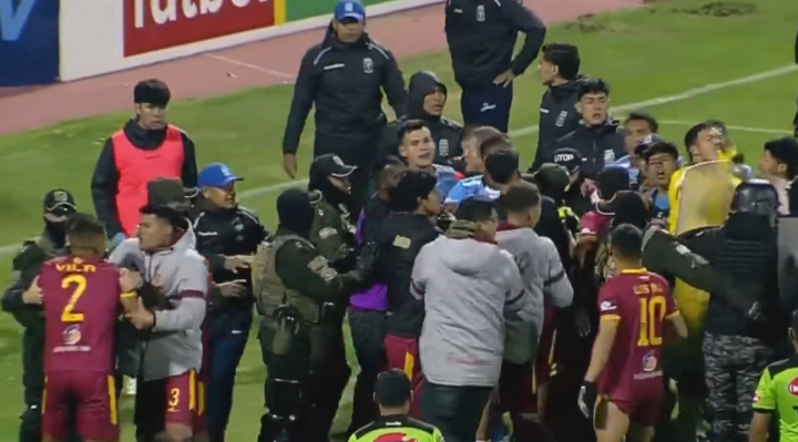 así se puso la batalla campal en el futbol boliviano | video