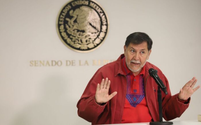 dejan solo a noroña; truena contra medios y grecia quiroz frente a sillas vacías