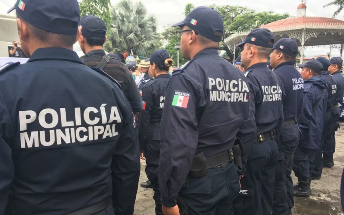 huyen policías municipales de michoacán ante operativo de la fiscalía; son acusados de homicidio