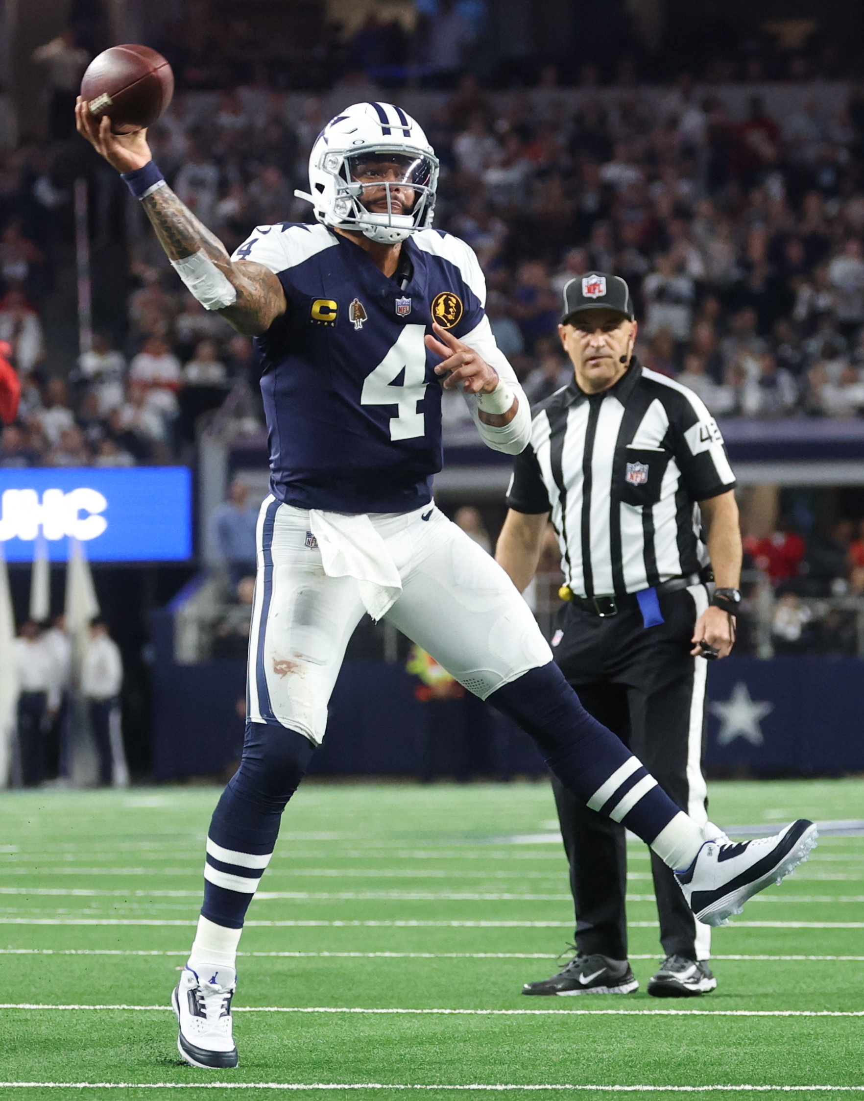 nfl: cowboys tienen feliz cena de acción de gracias