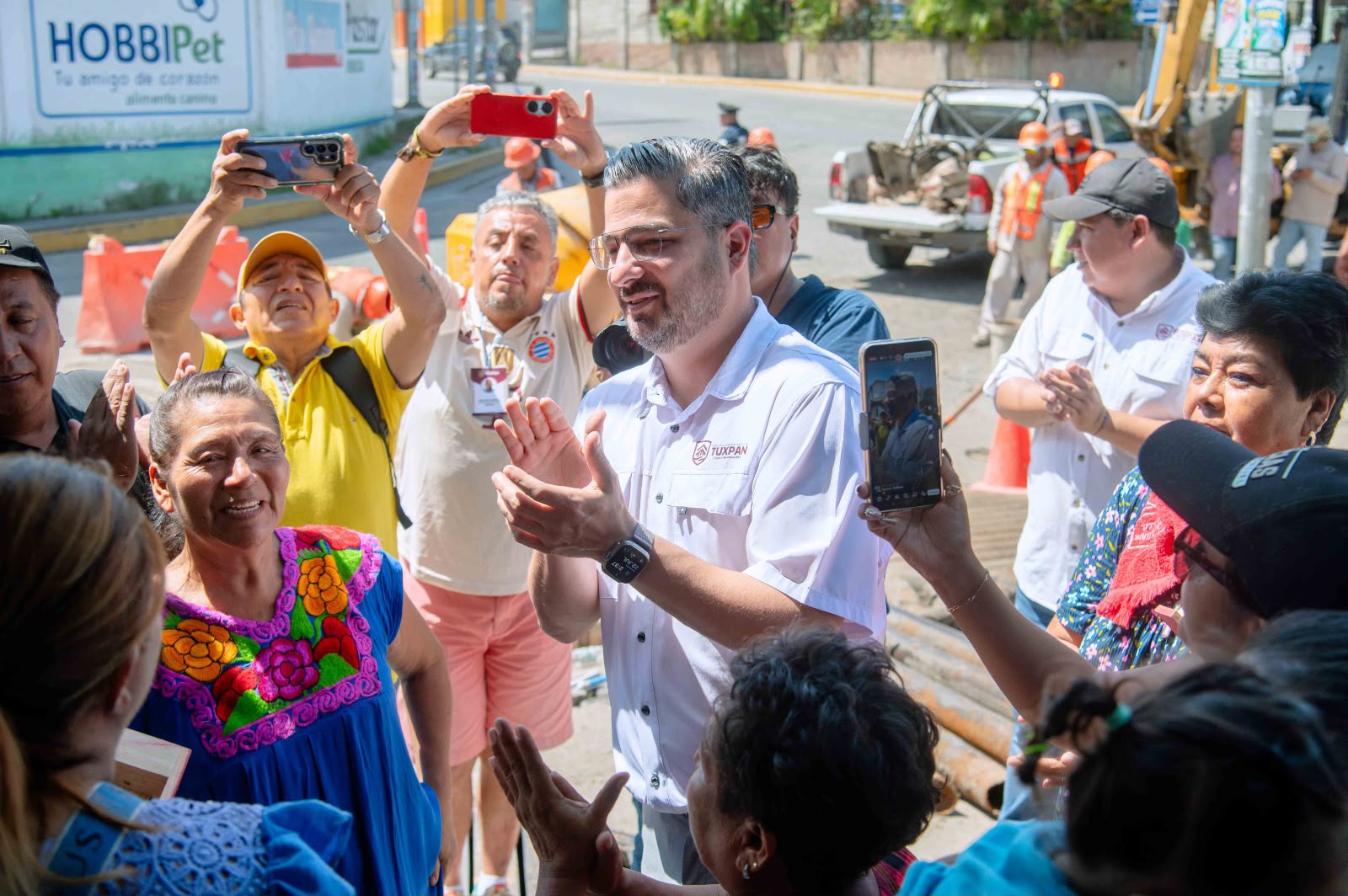 Gobierno de Tuxpan concluye la sustitución de rejillas en la calle 15 de Septiembre – Foto 6
