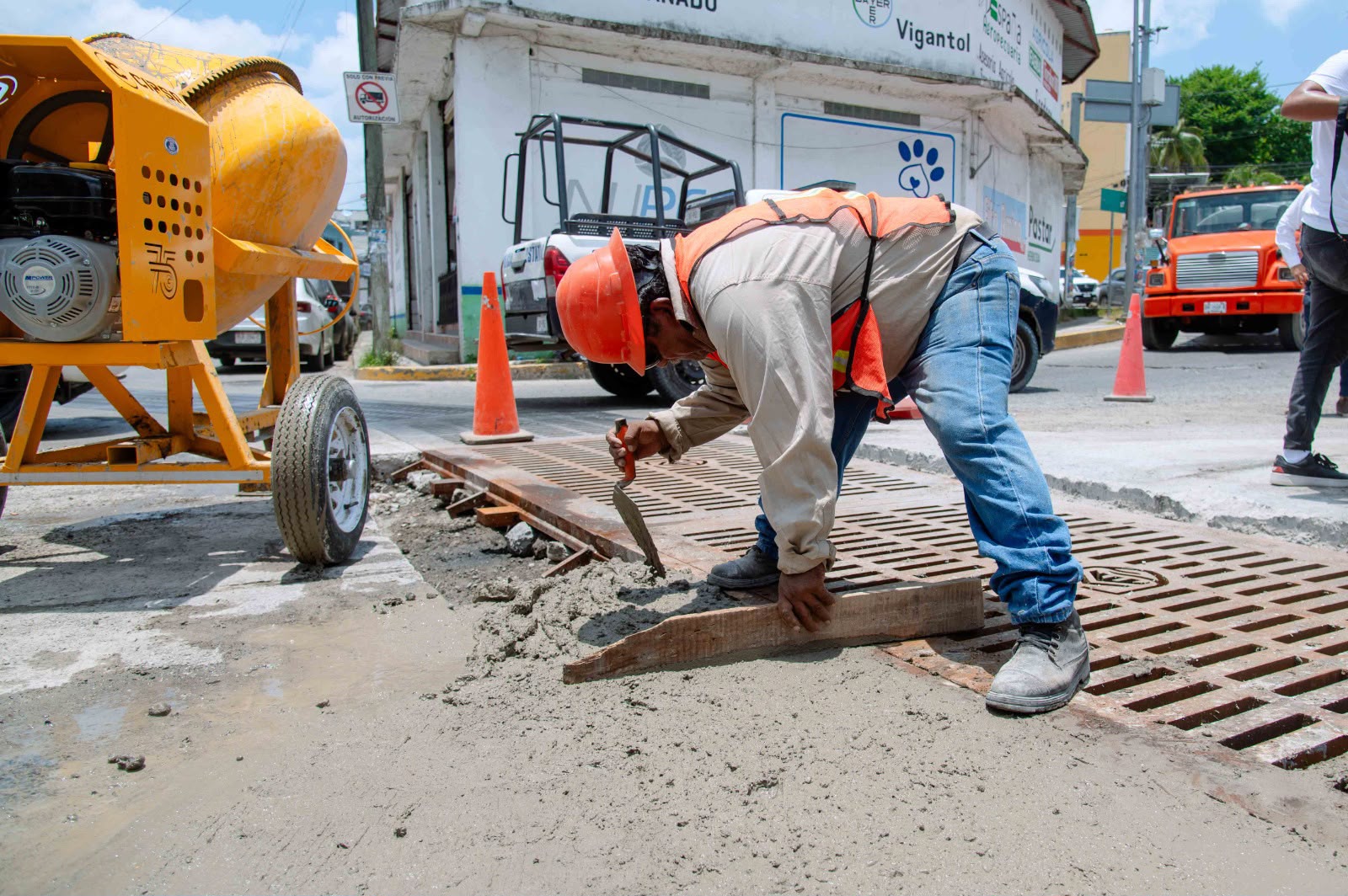 Gobierno de Tuxpan concluye la sustitución de rejillas en la calle 15 de Septiembre – Foto 7