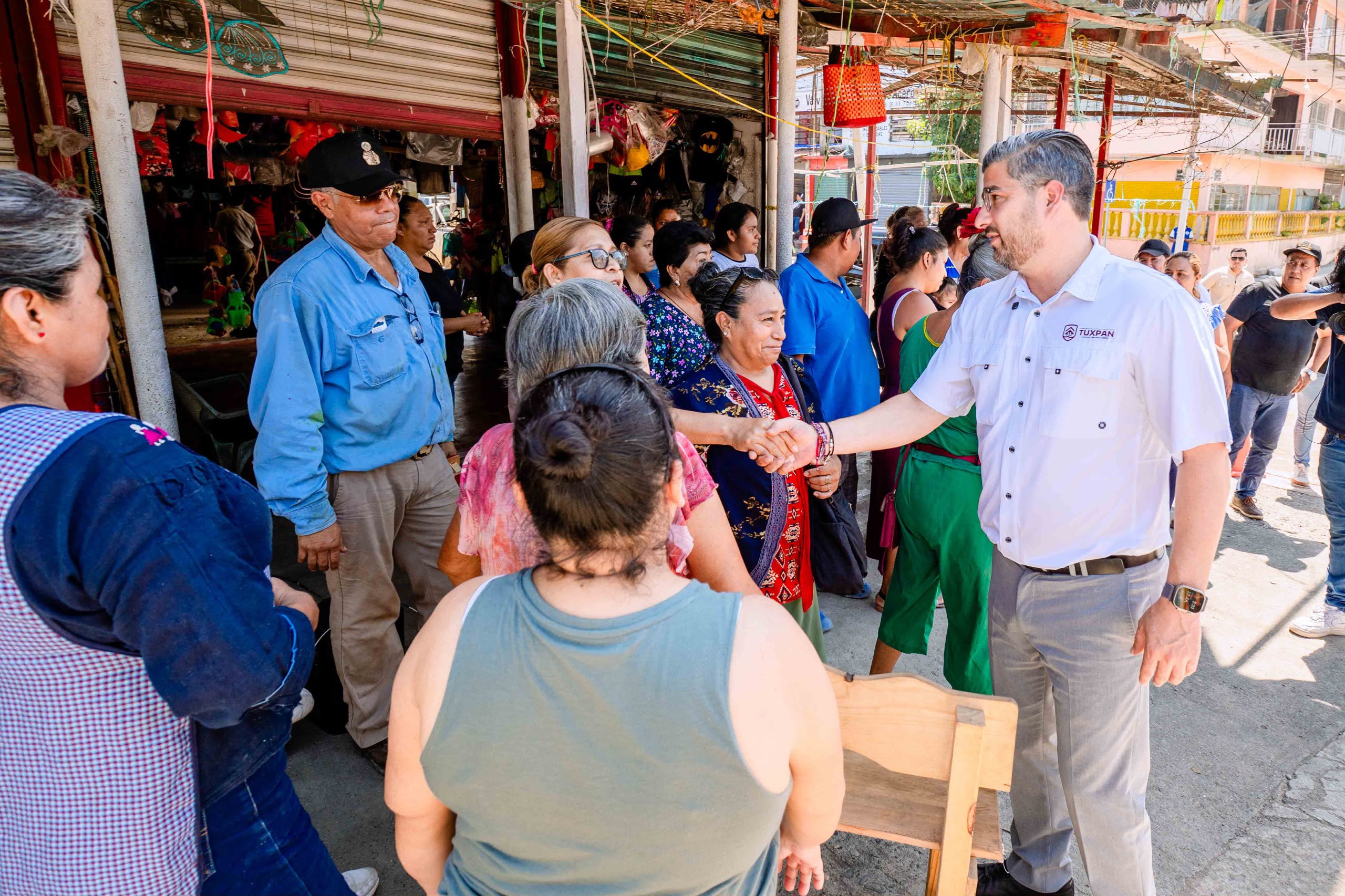 Gobierno de Tuxpan concluye la sustitución de rejillas en la calle 15 de Septiembre – Foto 4
