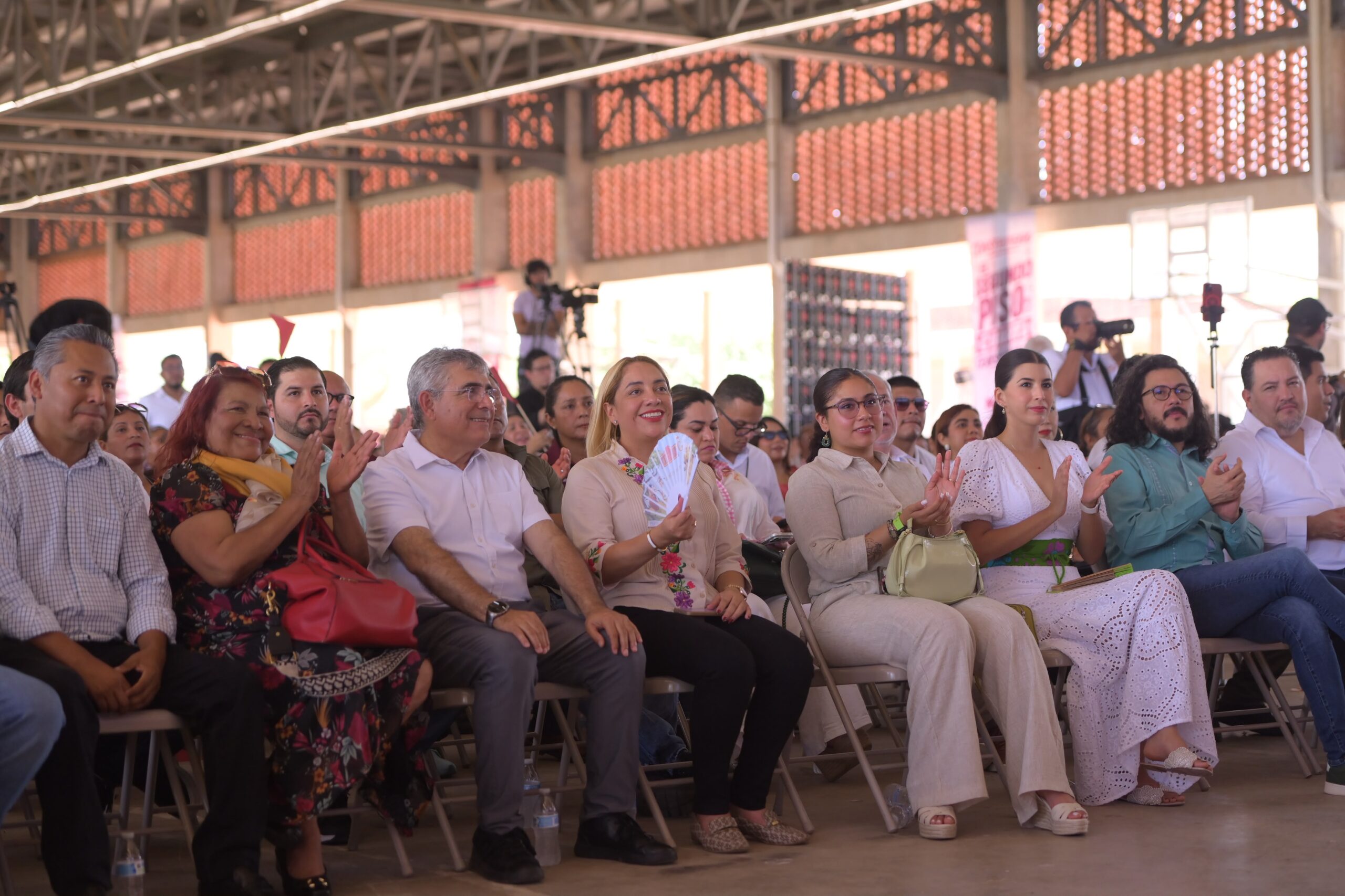 Diputada Naomi Santos rinde cuentas al distrito de Minatitlán – Foto 5