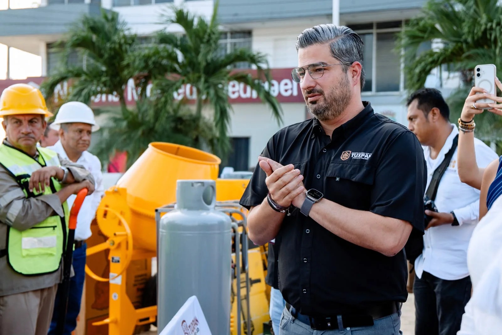 Ayuntamiento de Tuxpan entrega equipo nuevo a Obras Públicas y Servicios Públicos Municipales – Foto 5