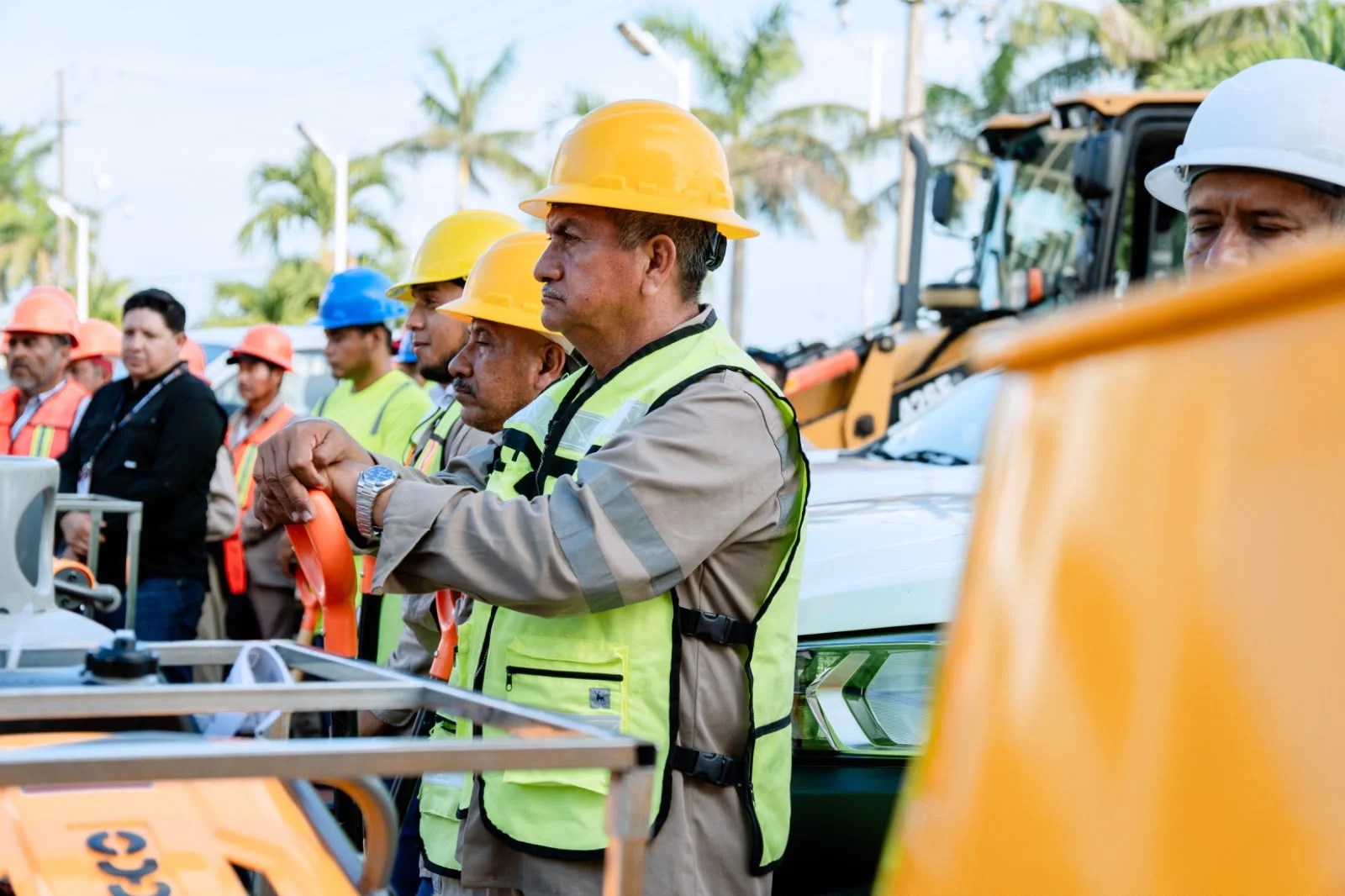 Ayuntamiento de Tuxpan entrega equipo nuevo a Obras Públicas y Servicios Públicos Municipales – Foto 4
