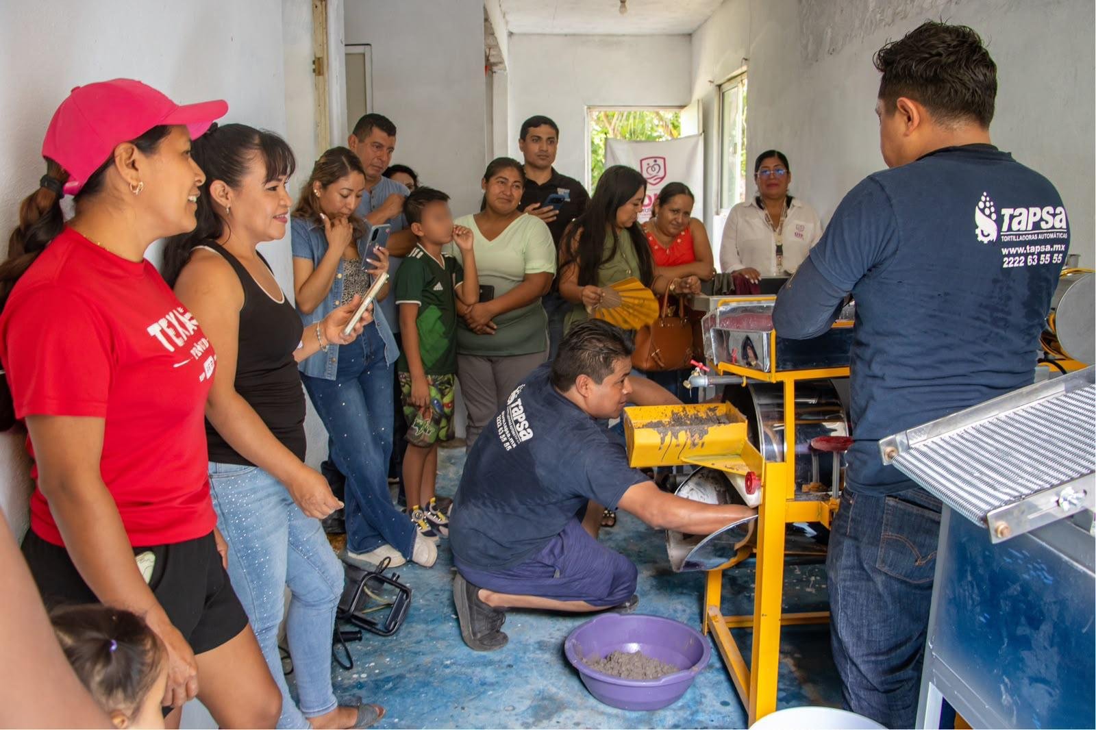 Capacitan a beneficiarias de proyectos productivos del DIF en operación de tortillerías