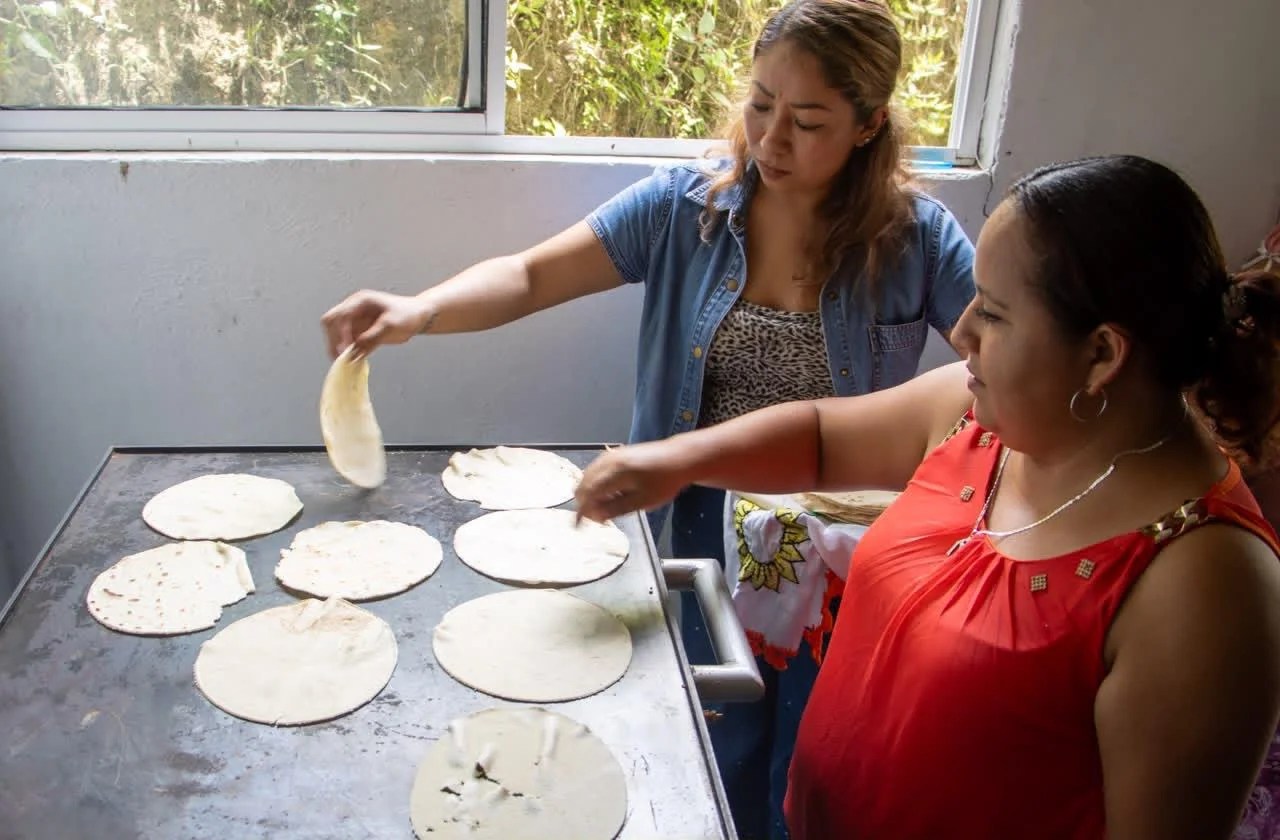 Capacitan a beneficiarias de proyectos productivos del DIF en operación de tortillerías – Foto 3