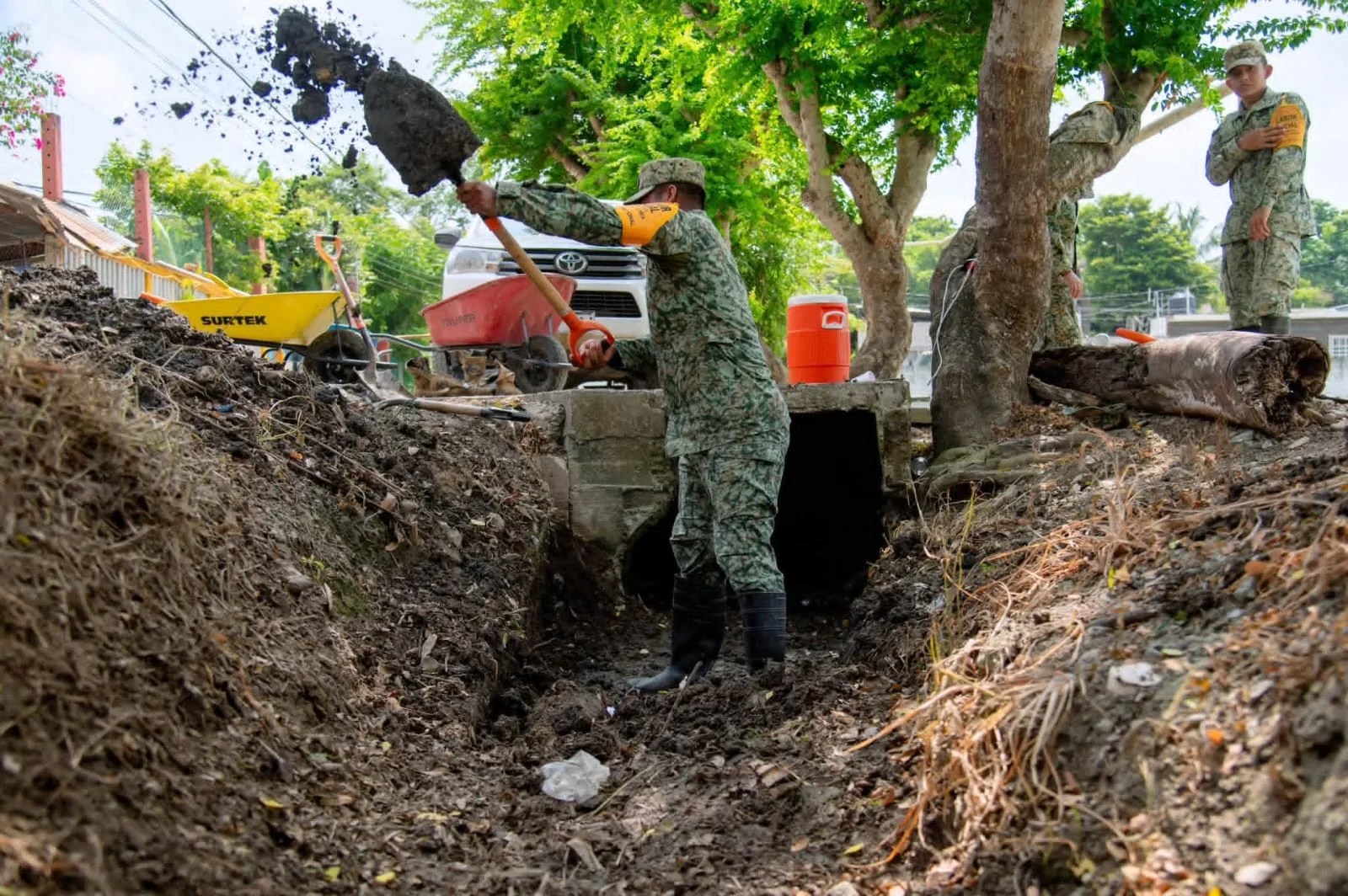 SE ATIENDE LIMPIEZA DE DRENES PLUVIALES – Foto 6
