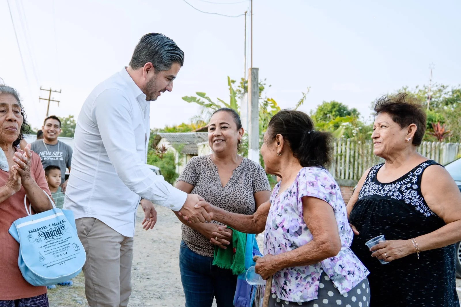 Llega obra al Km 18: 2 Km de guarniciones y banquetas en Praxedis Guerrero – Foto 4