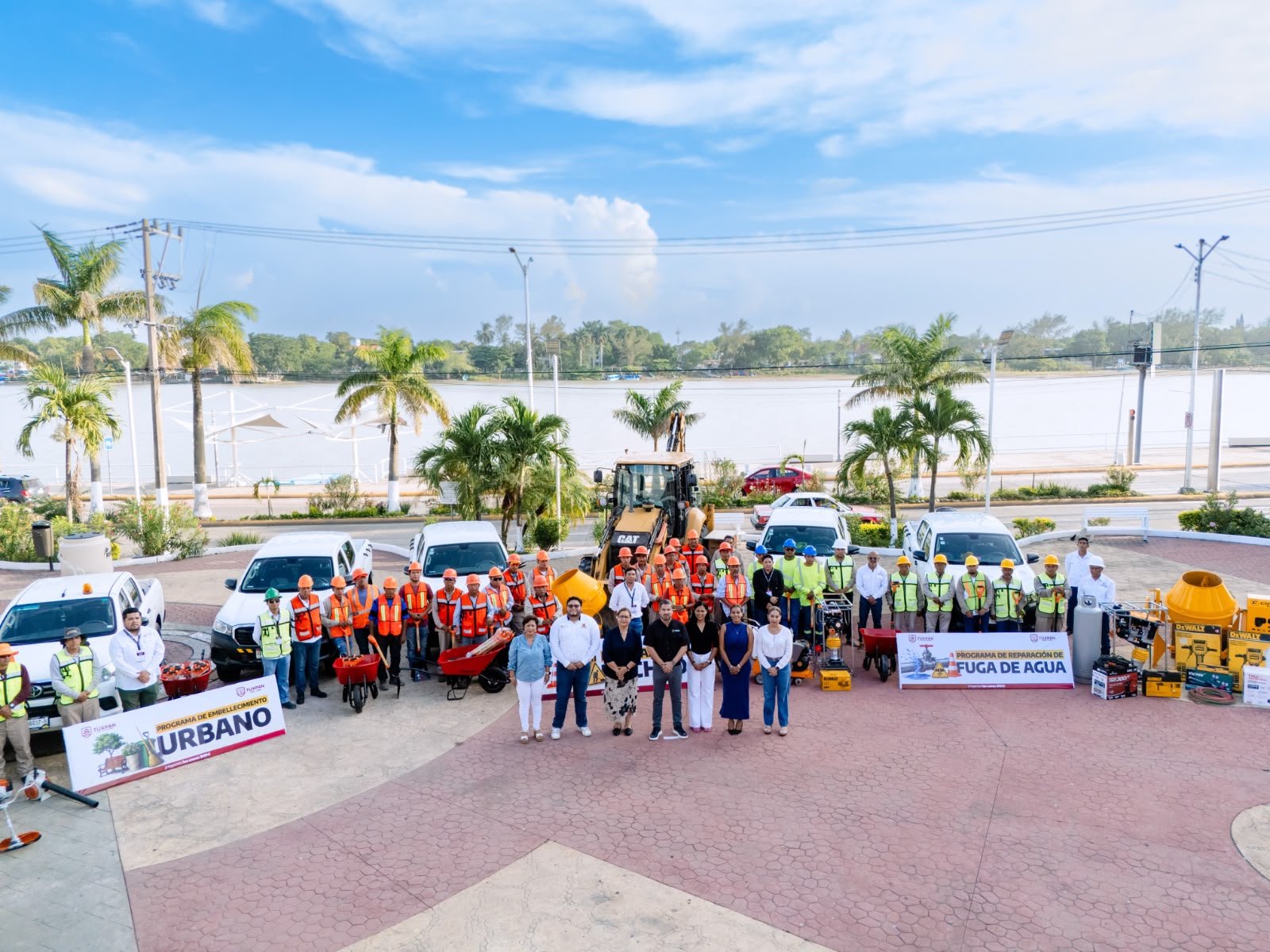Ayuntamiento de Tuxpan entrega equipo nuevo a Obras Públicas y Servicios Públicos Municipales