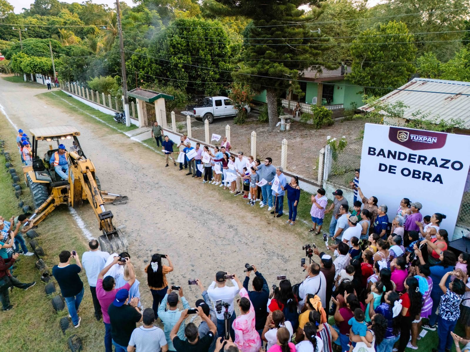 Llega obra al Km 18: 2 Km de guarniciones y banquetas en Praxedis Guerrero
