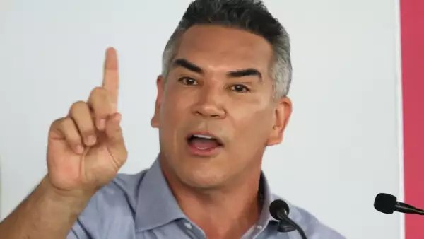 Denuncia a consejeros del INE
