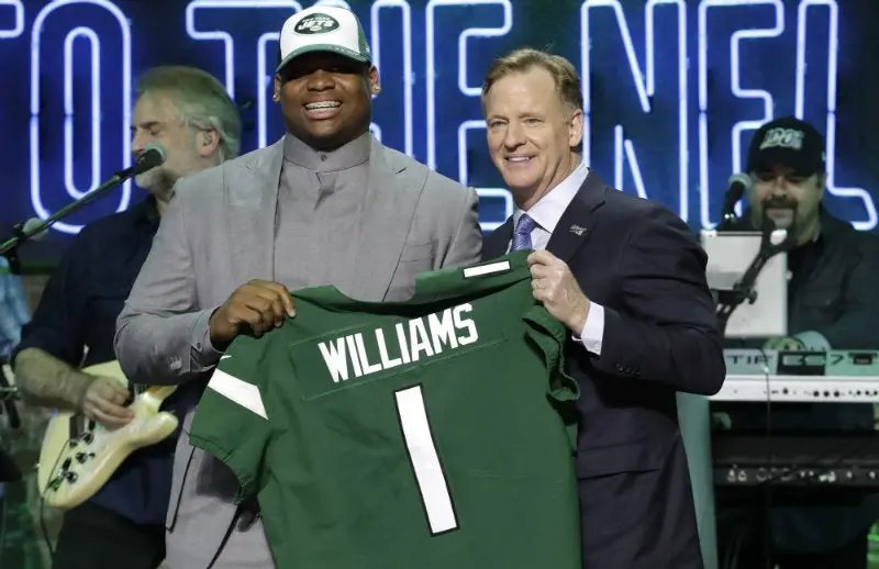 Dallas Cowboys asegura a Quinnen Williams con contrato en la