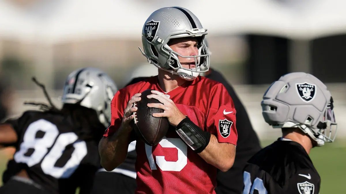 Raiders: Mendoza brilla