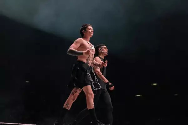 Ca7riel y Paco Amoroso llenan el Palacio de los Deportes con