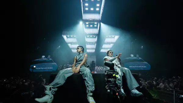 Ca7riel y Paco Amoroso llenan el Palacio de los Deportes con