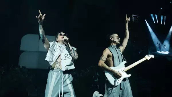 Ca7riel y Paco Amoroso llenan el Palacio de los Deportes con