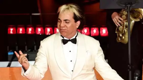 Cristian Castro Estudia