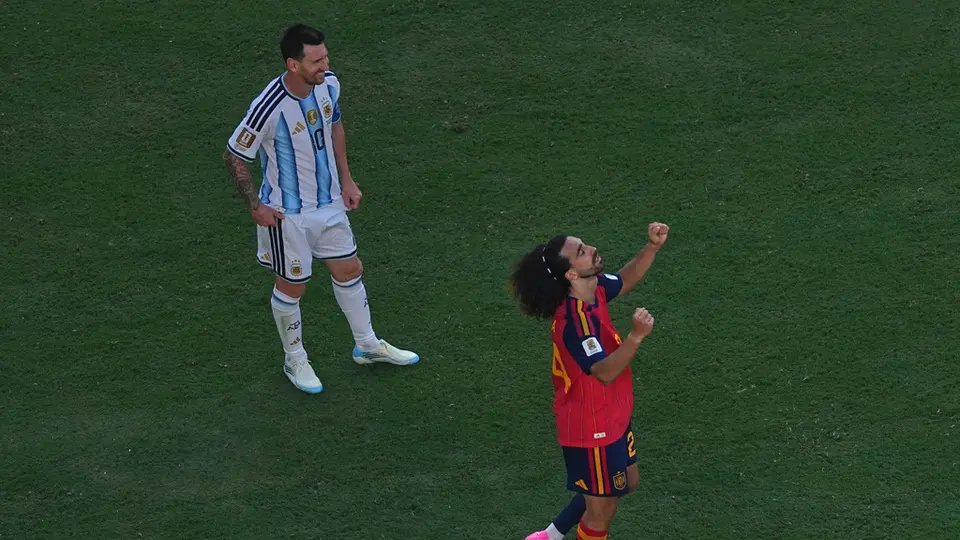 Cucurella en el Real