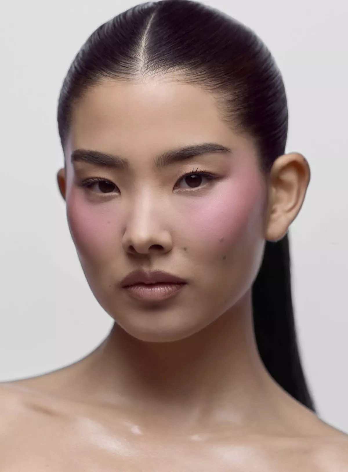 Adiós al maquillaje minimalista: la belleza se vuelve expres