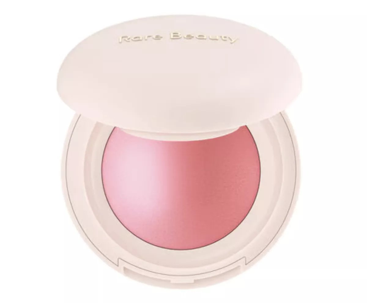 Adiós al maquillaje minimalista: la belleza se vuelve expres