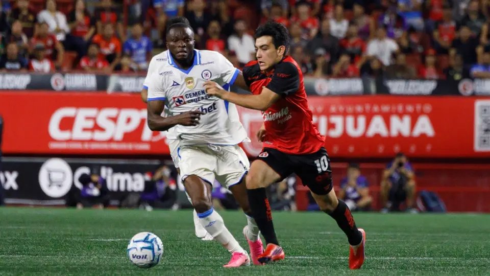 Cruz Azul tropieza