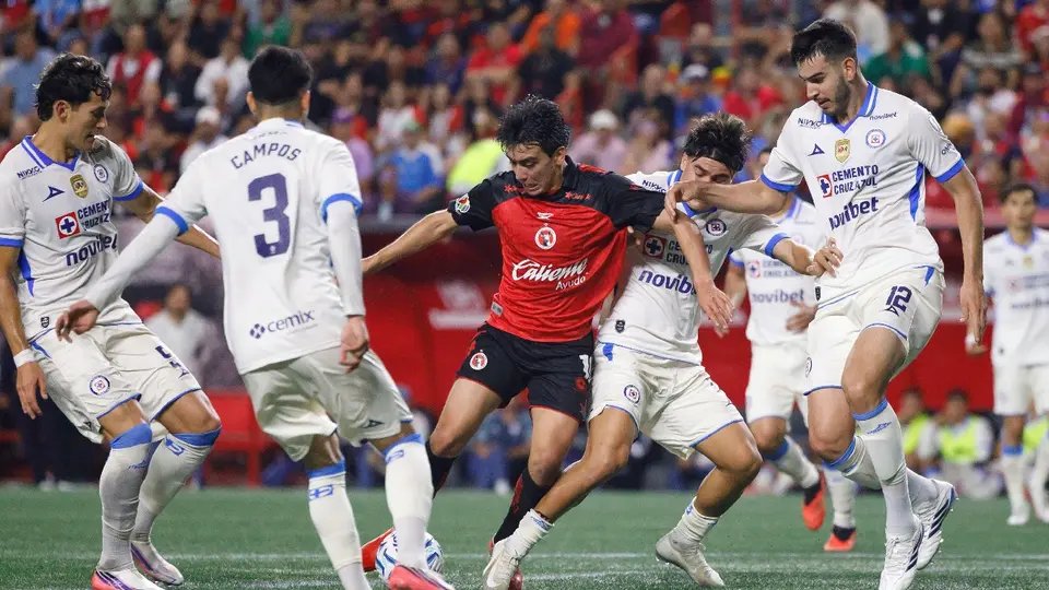 Cruz Azul tropieza