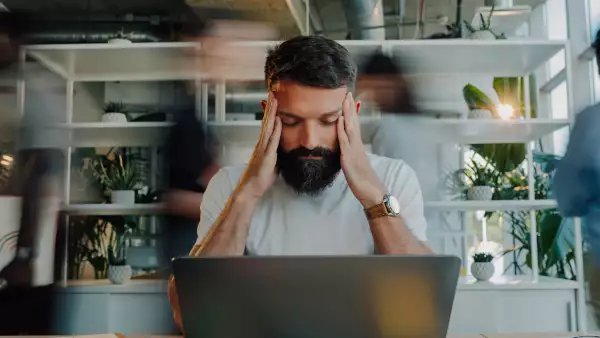 Trabajo sin fin: 16% más reuniones tras las 8 de la noche