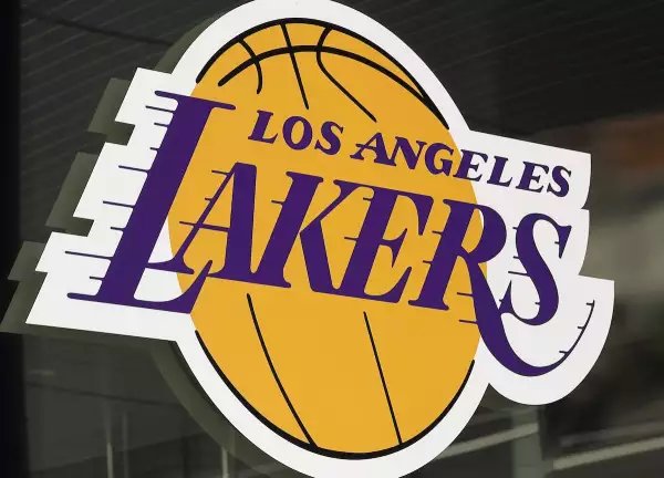 Récord en la NBA: Lakers se venden a Josh Kushner y Bob Iger