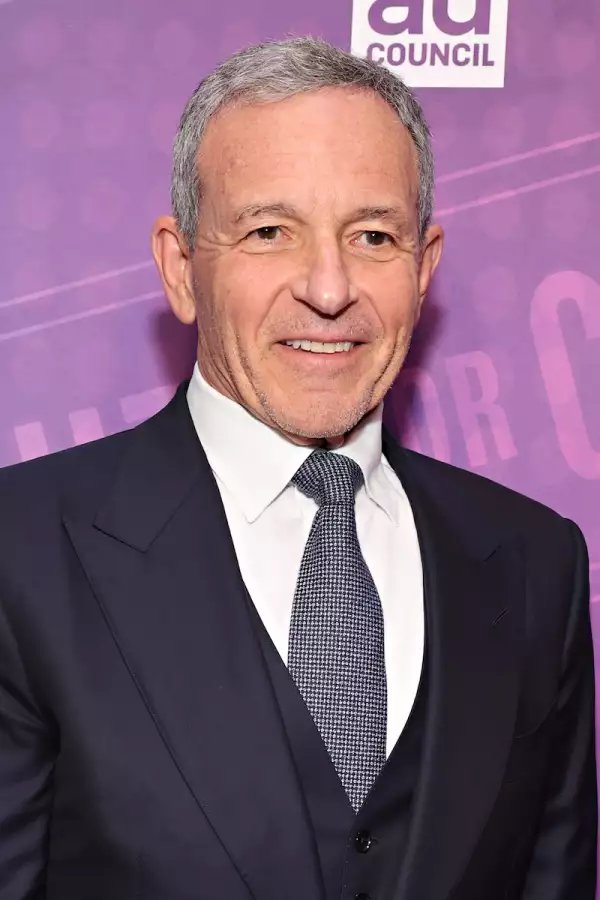 Récord en la NBA: Lakers se venden a Josh Kushner y Bob Iger