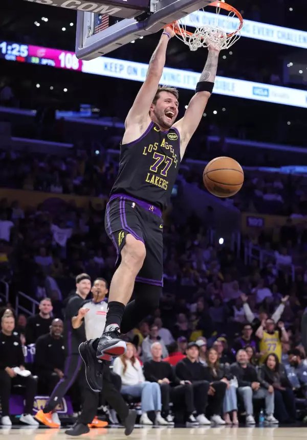 Récord en la NBA: Lakers se venden a Josh Kushner y Bob Iger