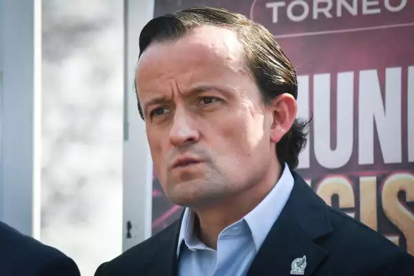 Afición abuchea a Mikel Arriola y exige el ascenso en la fin