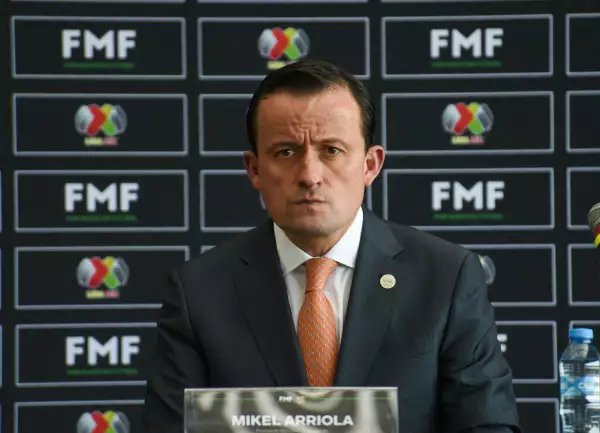 Afición abuchea a Mikel Arriola y exige el ascenso en la fin