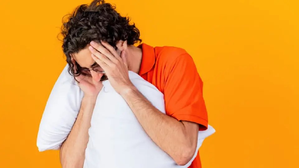 Estrés laboral afecta sueño