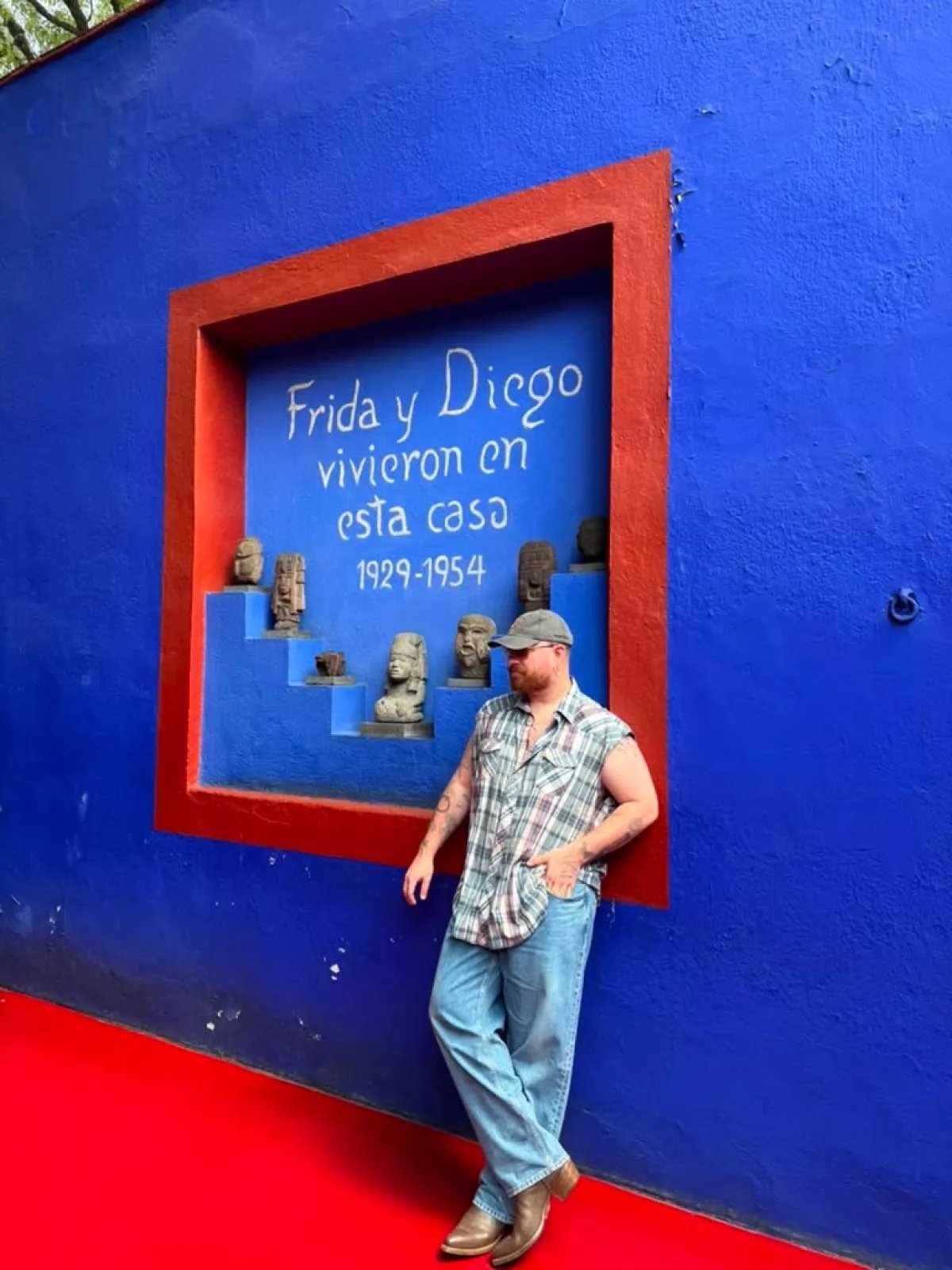 La relación del artista con la obra de Kahlo no es nueva. En