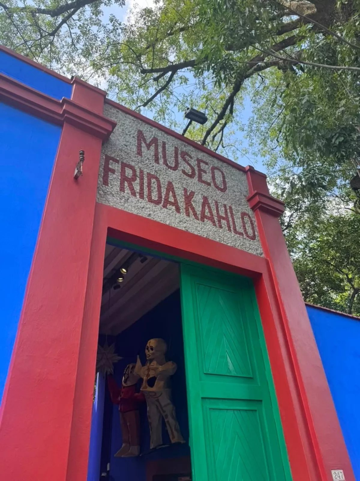 La relación del artista con la obra de Kahlo no es nueva. En