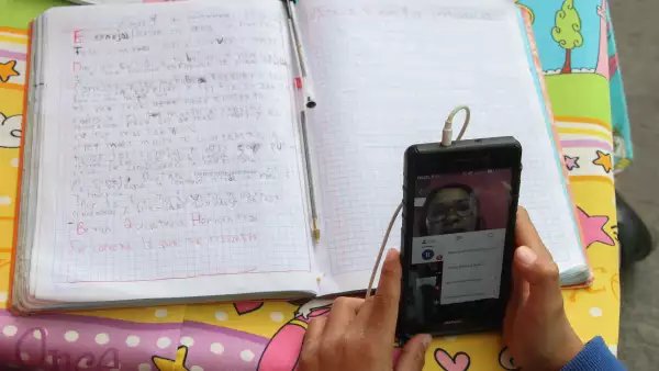 Alerta sobre IA y celulares
