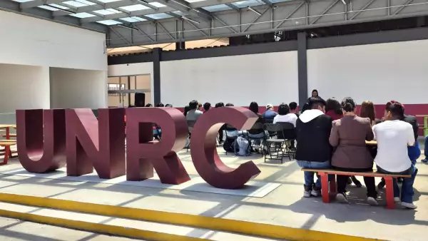 Sheinbaum duplica meta de bachillerato: irá por 400 mil nuev