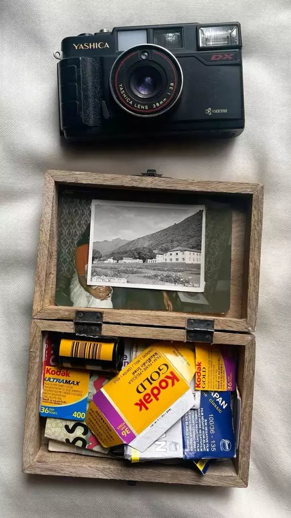 Viajar con una cámara digital es volver a mirar despacio. Es