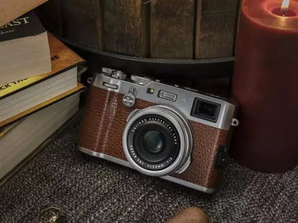 Viajar con una cámara digital es volver a mirar despacio. Es