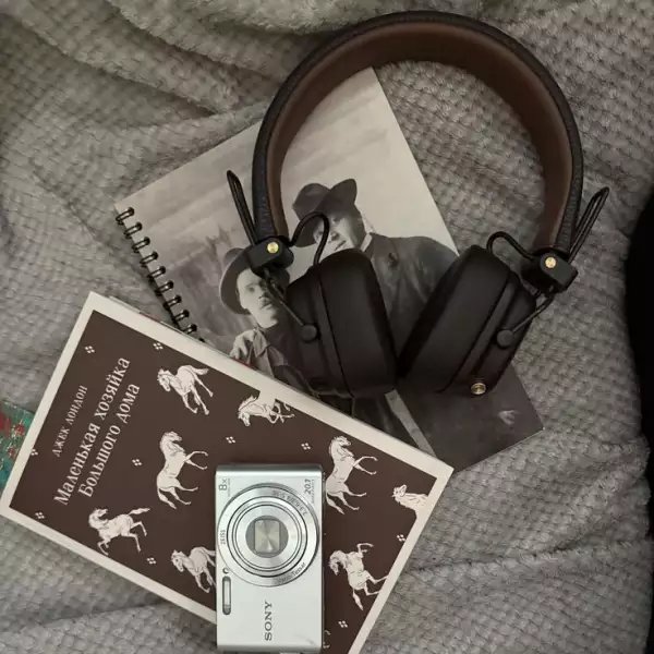 Viajar con una cámara digital es volver a mirar despacio. Es