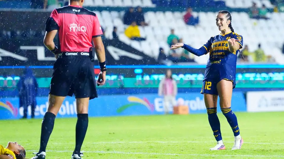 Tigres Femenil remonta y vence a León en el Nou Camp