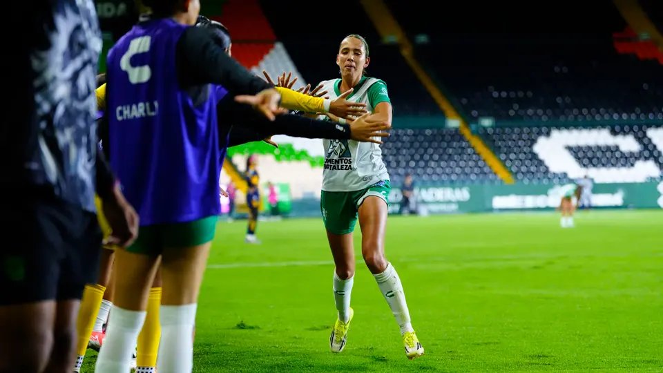 Tigres Femenil remonta y vence a León en el Nou Camp