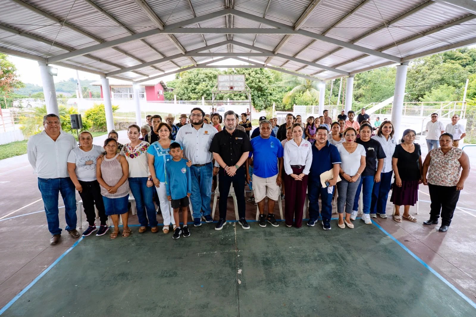 Daniel Cortina lleva apoyos a las comunidades más alejadas de la cabecera municipal: “No están solos”