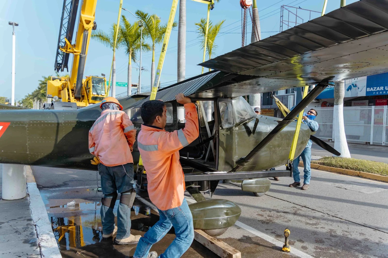 FUERZA AÉREA MEXICANA DONA A TUXPAN AERONAVE PARA HONRAR A FAUSTO VEGA SANTANDER
