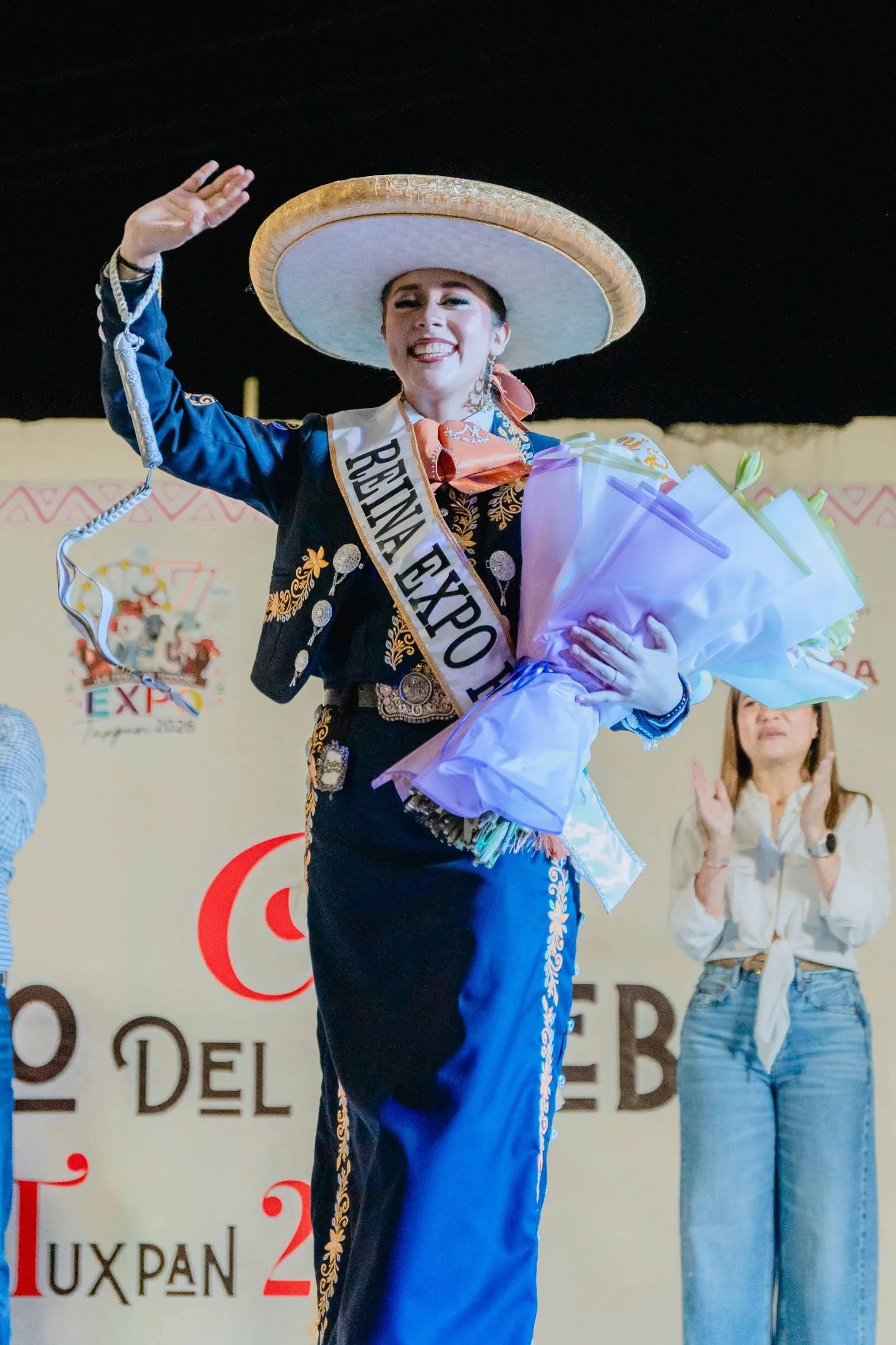 Daniel Cortina corona a Nikole Pulido Kokke como reina de la Expo Tuxpan 2026