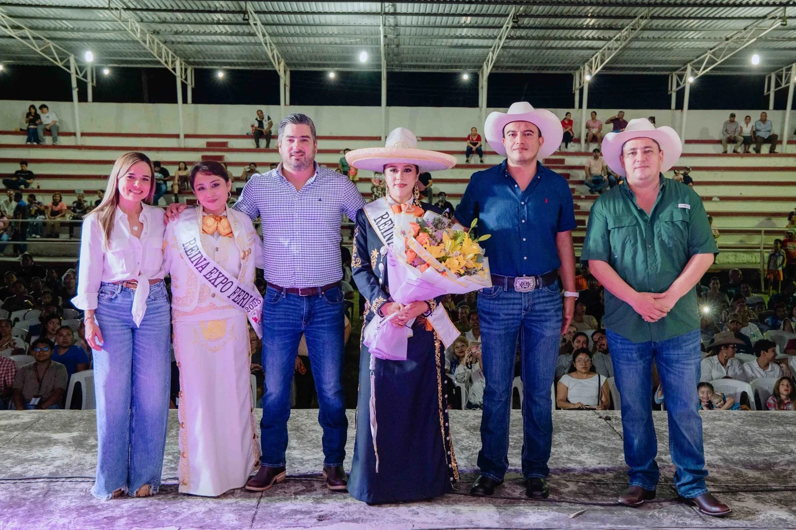 Daniel Cortina corona a Nikole Pulido Kokke como reina de la Expo Tuxpan 2026