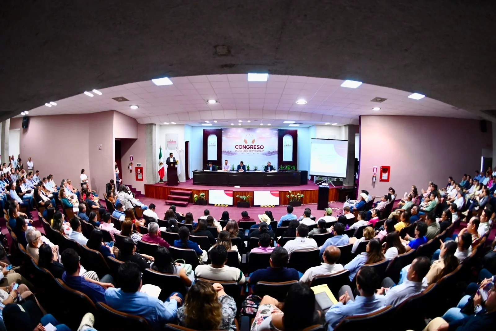 Capacita Congreso a ayuntamientos para el ejercicio fiscal 2027