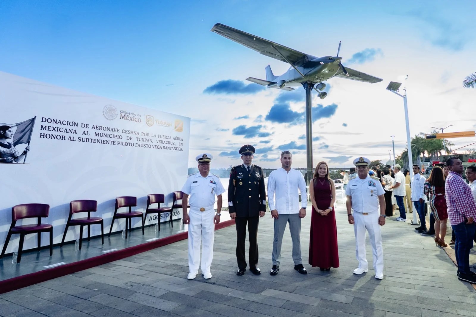 Tuxpan honra la memoria de Fausto Vega Santander con monumento conmemorativo